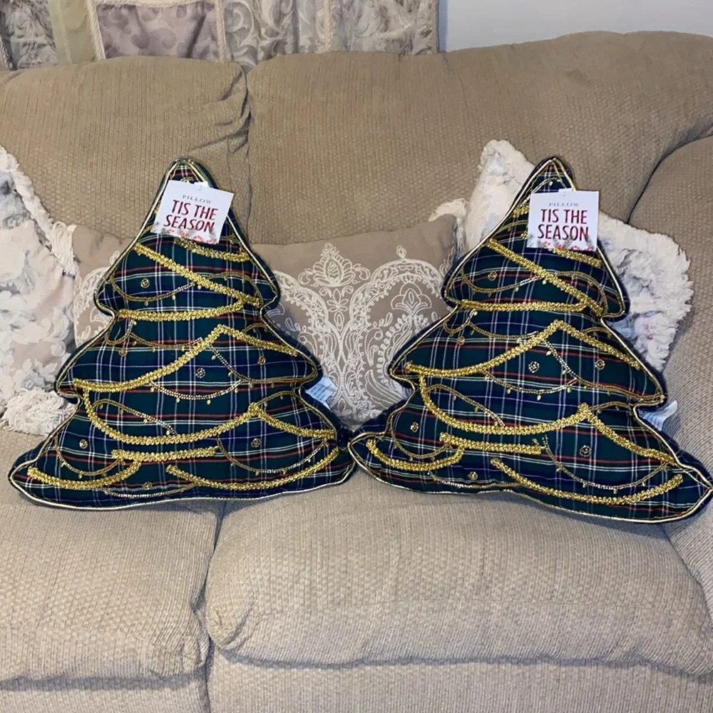 ❤️💛🎄💙💚NWT Plaid Embroidered Christmas Tree Pillow Set